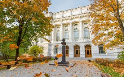 Прогулка по удивительным уголкам у метро «Политехническая»