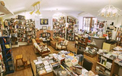 Литературные кафе Петербурга: 10 уютных мест для чтения и кофе
